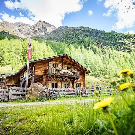 Pettneuerhof Hotell 3*